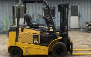 xe nang dien komatsu su dung pin kho