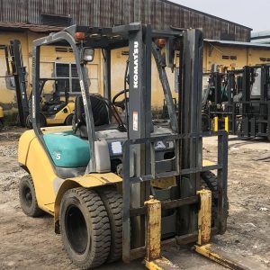 Xe nâng dầu ngồi lái 2.5 tấn Komatsu FD25C-15