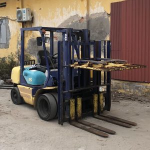 Xe nâng dầu Komatsu ngồi lái 2.5 tấn FD25T-12