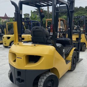 Xe nâng dầu ngồi lái 2 tấn Komatsu FD20T-17