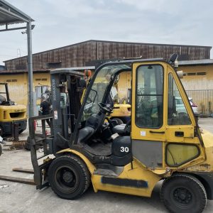Xe nâng dầu 3 tấn Komatsu FD30T-17
