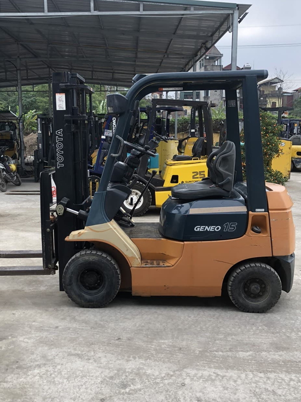 Xe nâng dầu 1.5 tấn Toyota4