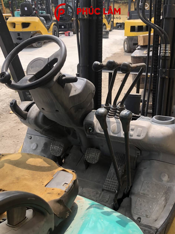 Xe nâng dầu 2.5 tấn Komatsu FD25W-15 2