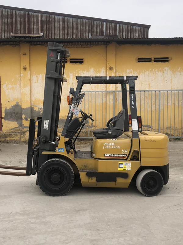 Xe nâng dầu 2.5 tấn Mitsubishi4