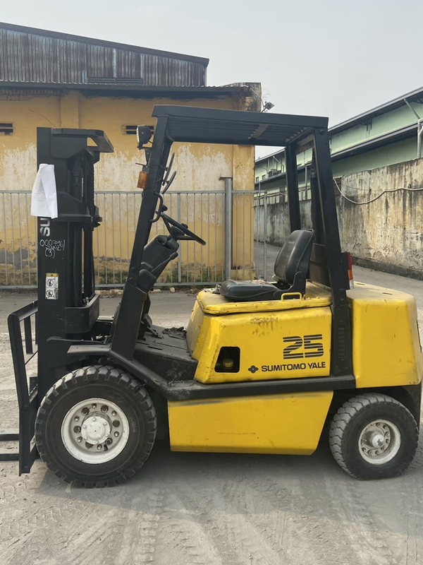 Xe nâng dầu 2.5 tấn Sumitomo2
