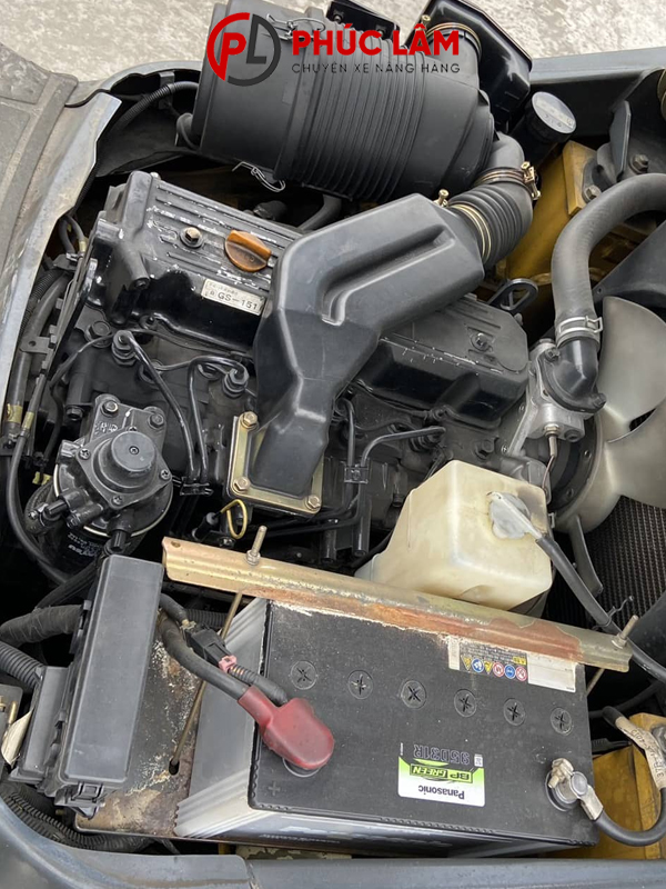 Xe nâng dầu 2,5 tấn Komatsu FD25C-16 1