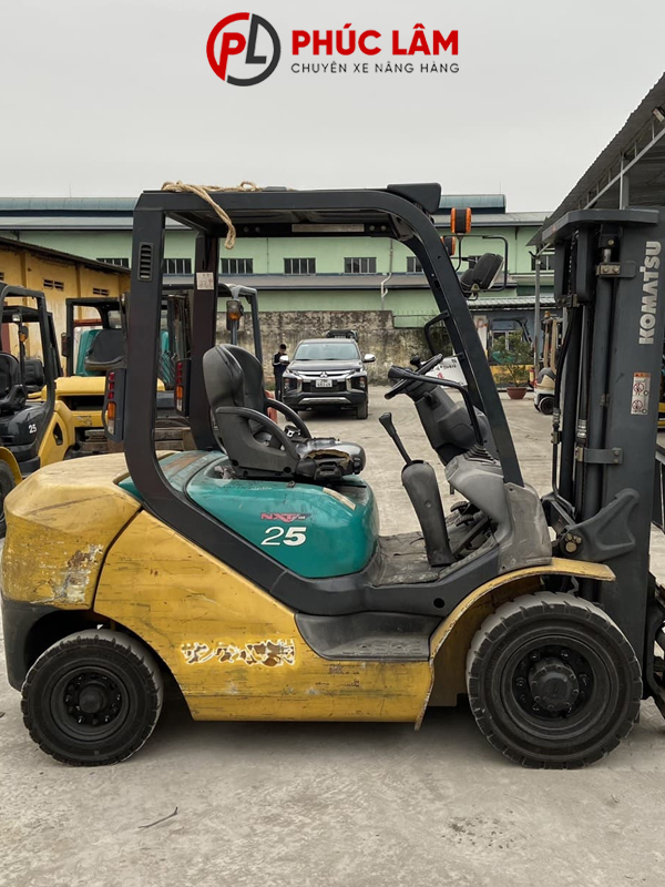 Xe nâng dầu 2,5 tấn Komatsu FD25C-16 4