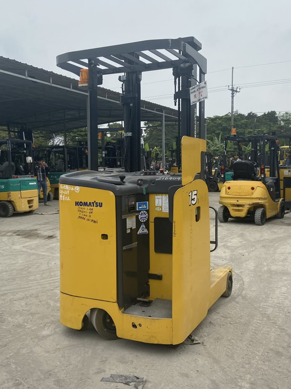 Xe nâng điện đứng lái Komatsu có ưu và nhược điểm?