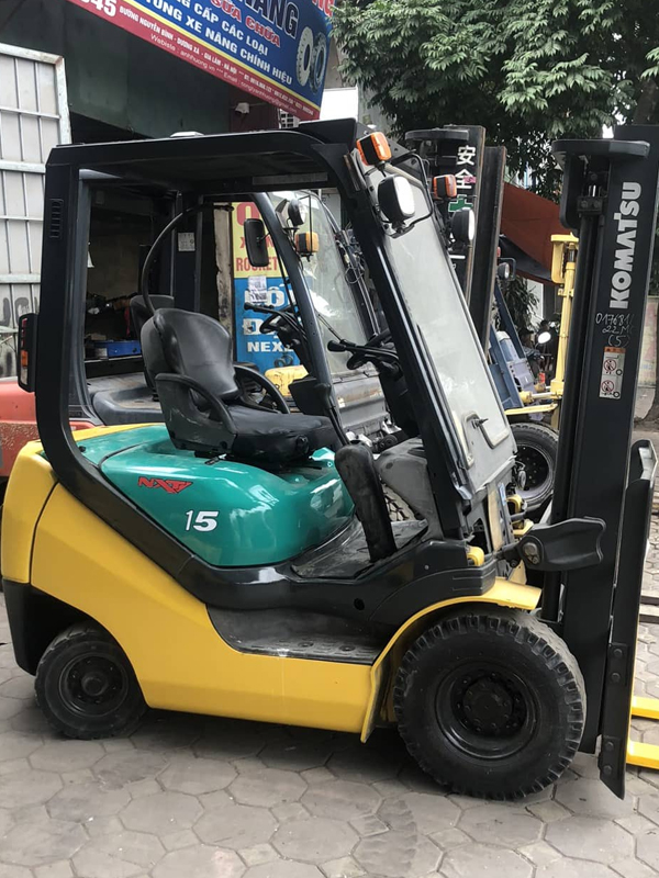 Xe nâng xăng 1.5 tấn Komatsu5