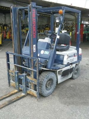 Xe nâng xăng ngồi lái Komatsu 1.5 tấn 3