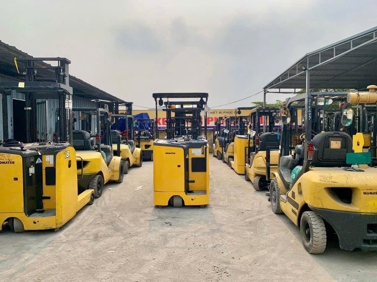 Địa điểm mua bán xe nâng cũ giá rẻ