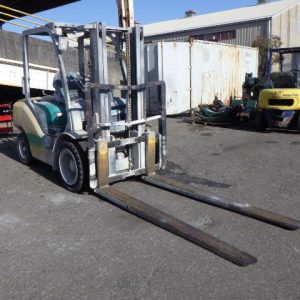 Xe nâng dầu Komatsu 3.0 tấn FD30C-15