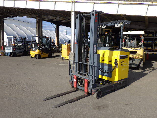 Xe nâng điện đứng lái Nichiyu 1.5 tấn