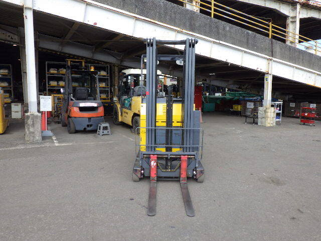 Xe nâng điện đứng lái Nichiyu 1.5 tấn