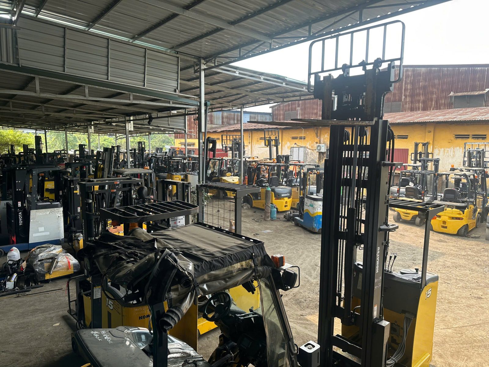 Kinh nghiệm chọn xe nâng phù hợp với kho hàng