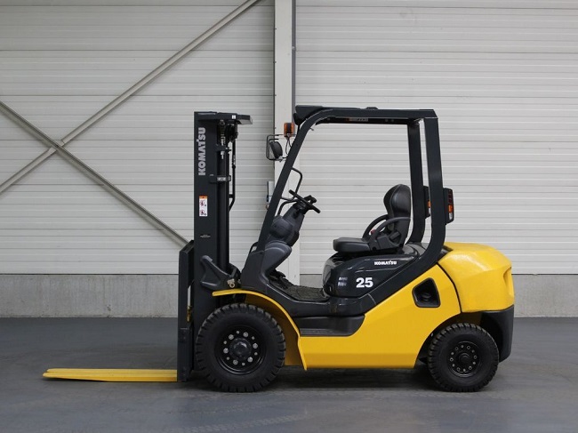 Khi nào nên đại tu cho xe nâng cũ của bạn?