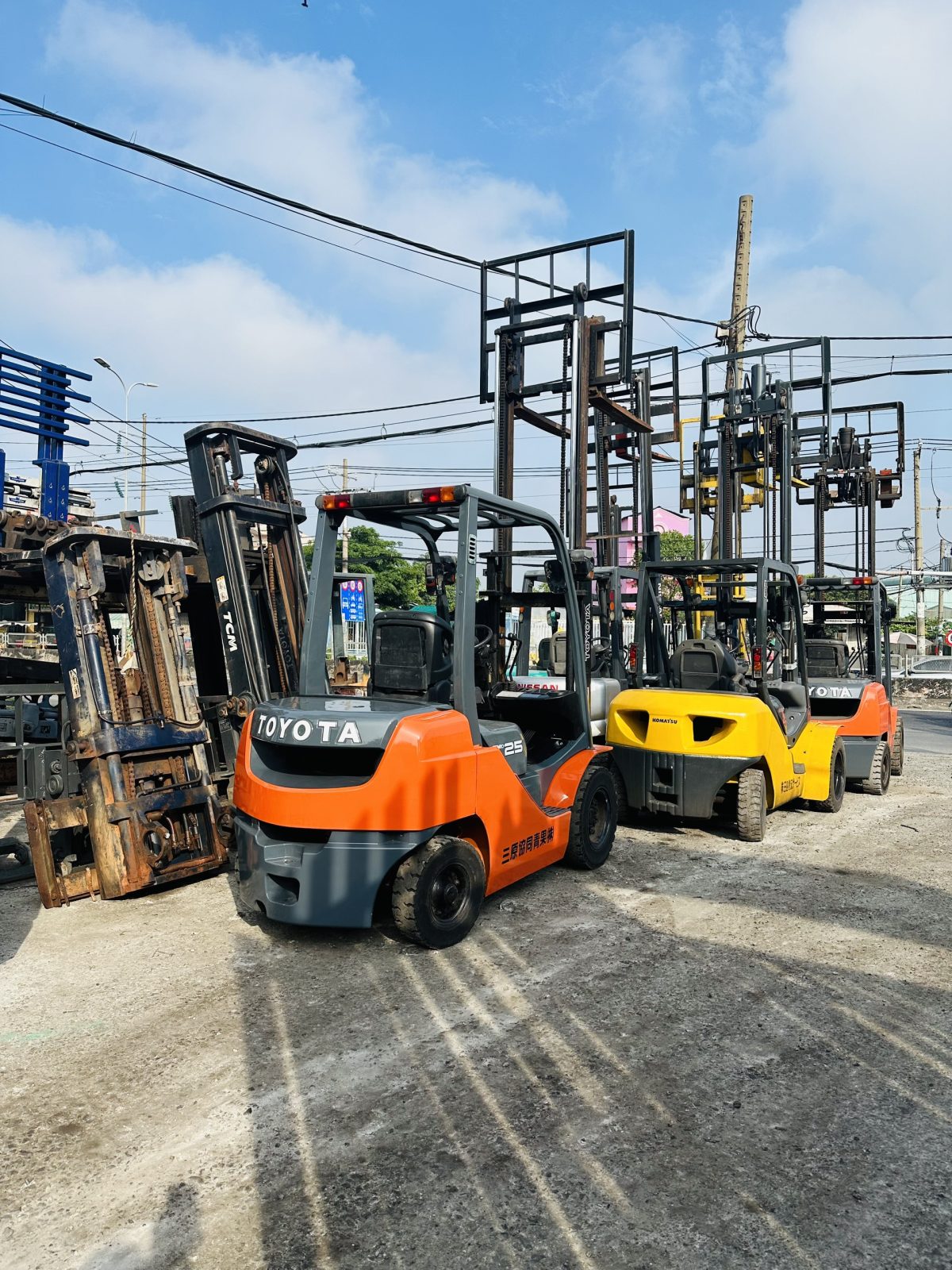 Nên chọn xe nâng mới hay xe nâng Nhật bãi? 6 yếu tố quyết định