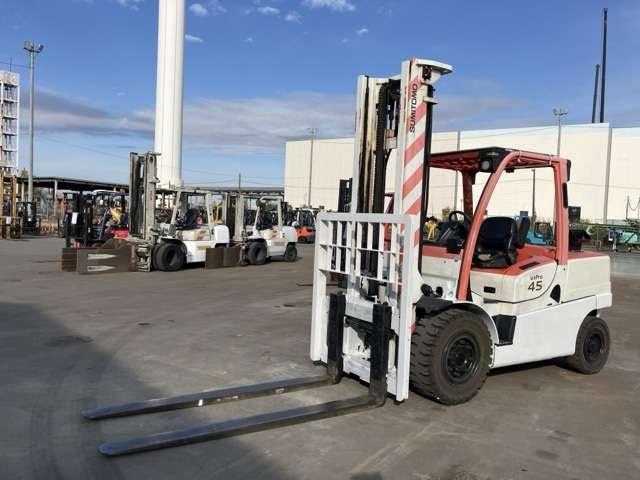 Cách dừng và đổ xe nâng hàng an toàn