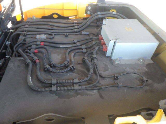 Xe điện pin khô sạc nhanh khác gì so với xe nâng dùng bình axit chì?