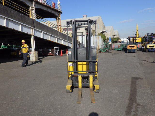 Sau khi khởi động xe nâng