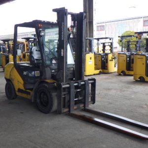 Xe nâng dầu 3.0 tấn Komatsu FD30T-17 serial 320594