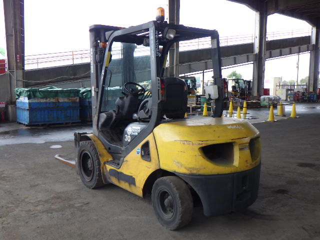 Xe nâng dầu giá rẻ nhưng chi phí vận hành cao – có nên mua không?