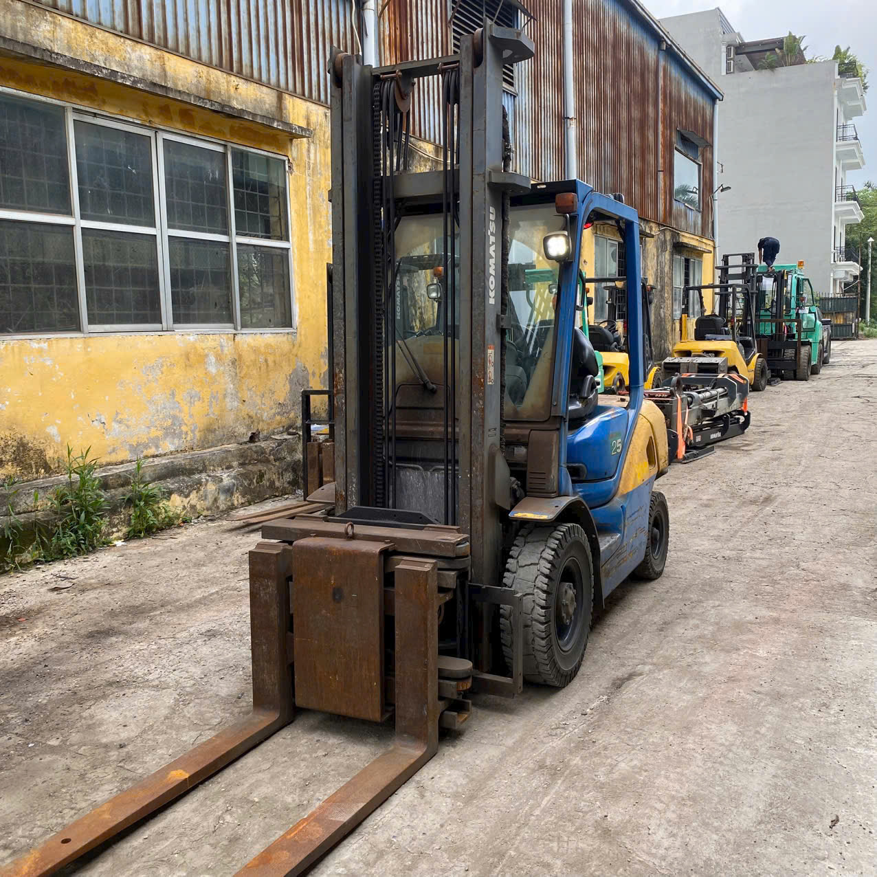 Báo giá xe nâng Nhật bãi thấp bất thường: Cơ hội hay rủi ro?