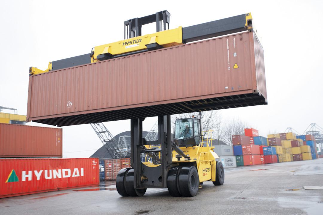 Xe nâng hàng container: Vì sao chi phí đầu tư rất lớn nhưng nhiều doanh nghiệp vẫn chọn?