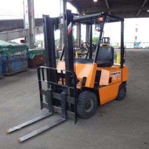 Xe nâng xăng Komatsu 2.5 tấn FG15L (130909)