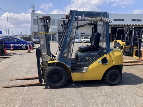 Xe nâng dầu Komatsu 2.5 tấn
