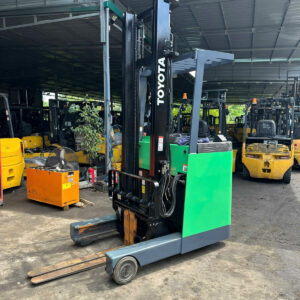 So sánh xe nâng điện đứng lái và ngồi lái