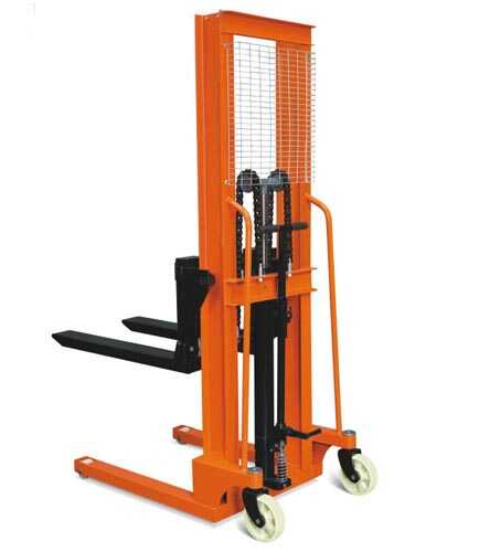 Xe nâng tay cao 2 tấn phù hợp với kiểu kho hàng nào?