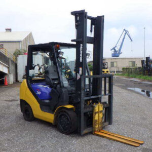 Xe nâng xăng KOMATSU 3.0 tấn FG30NT-16 Seri 717894, Sx năm 2006