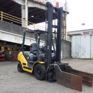 Xe nâng dầu Komatsu 2.5 tấn FD25T-17 Seri 301613, sản xuất năm 2010